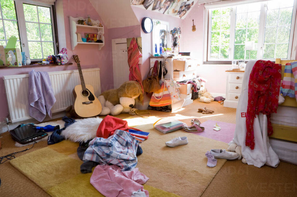 It can be difficult to relax in a messy bedroom environment